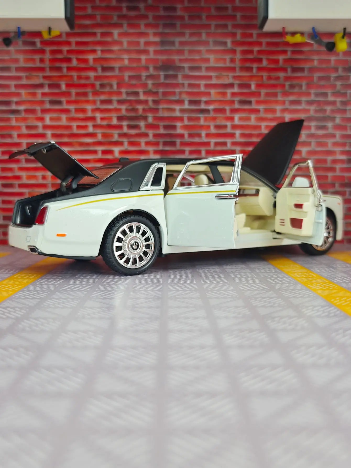 1:24 Rolls-Royce Phantom