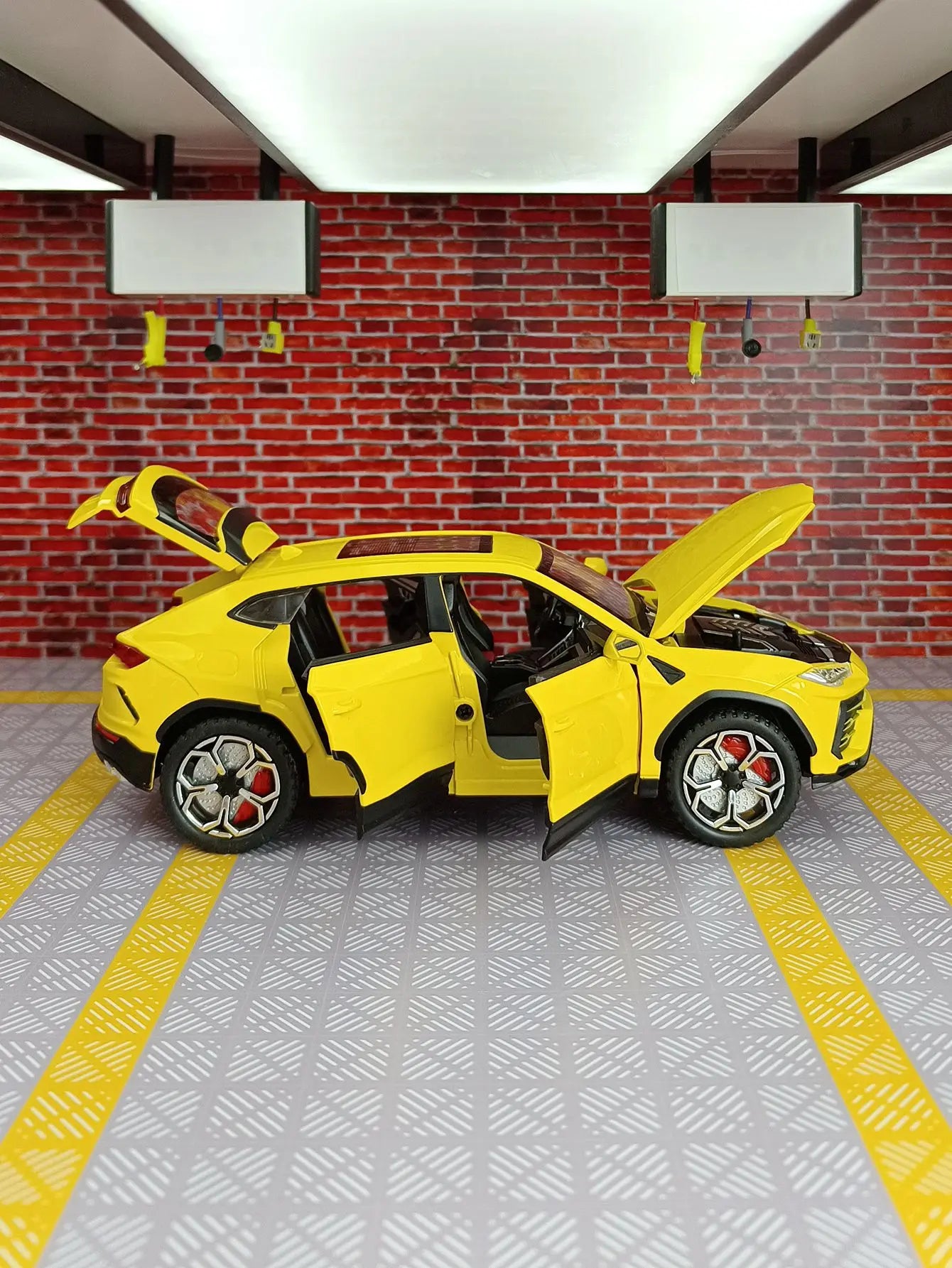 1:24 Lamborghini URUS