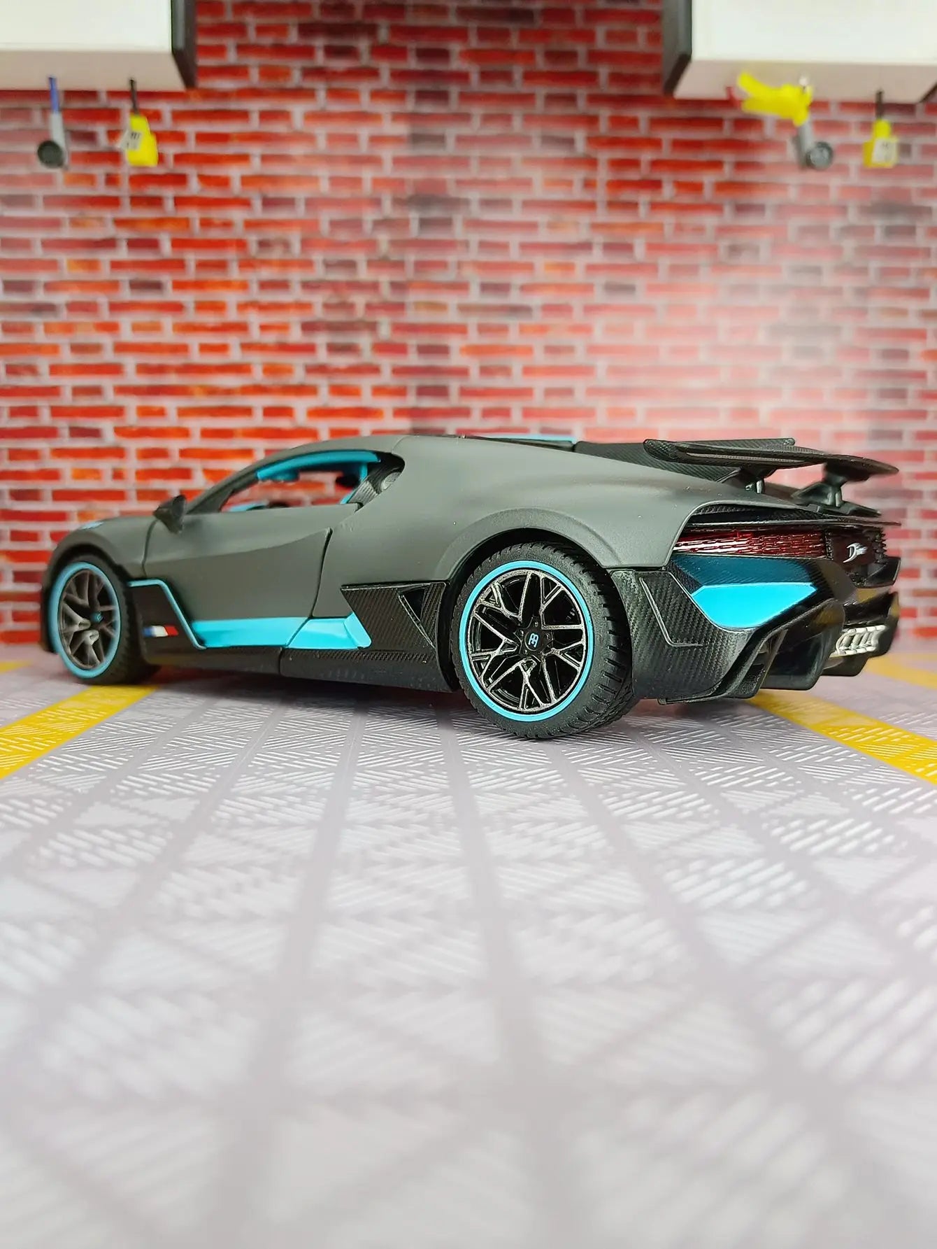1:24 Bugatti Divo