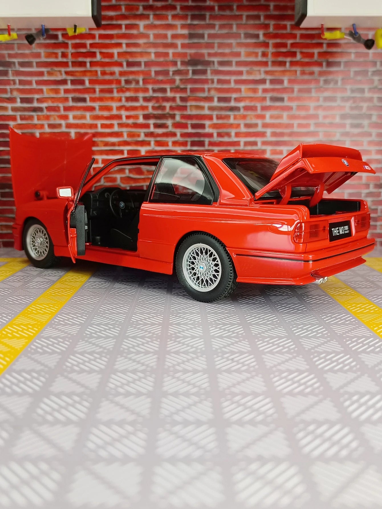 BMW E30 1988 1:24