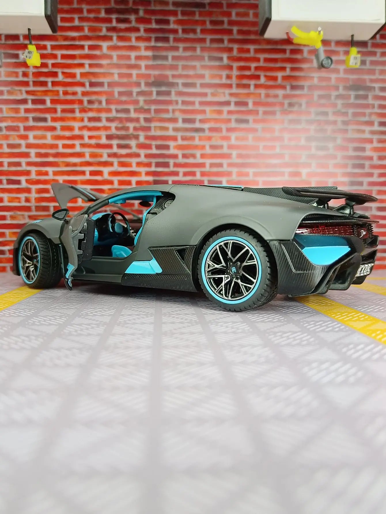 1:24 Bugatti Divo