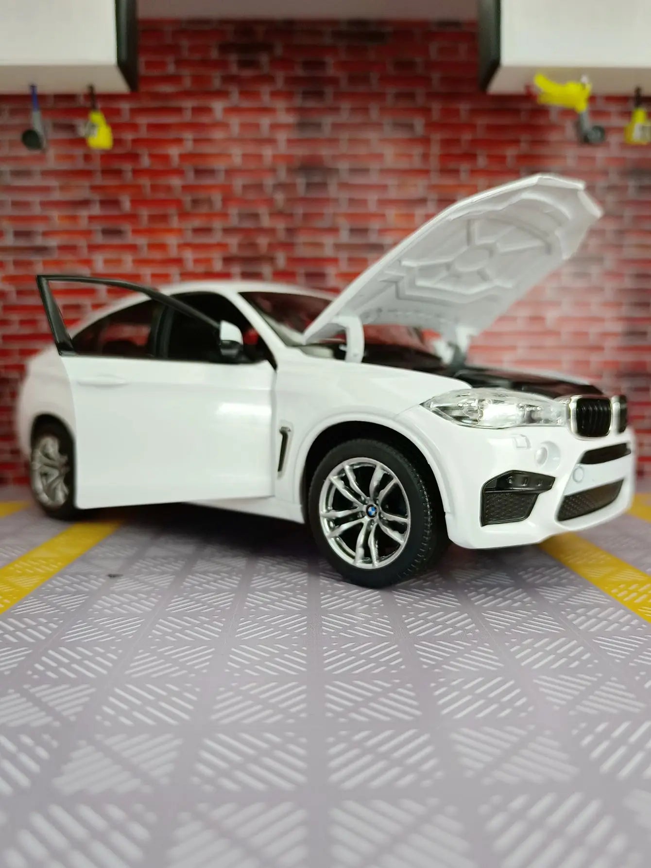 BMW X6M 1:24