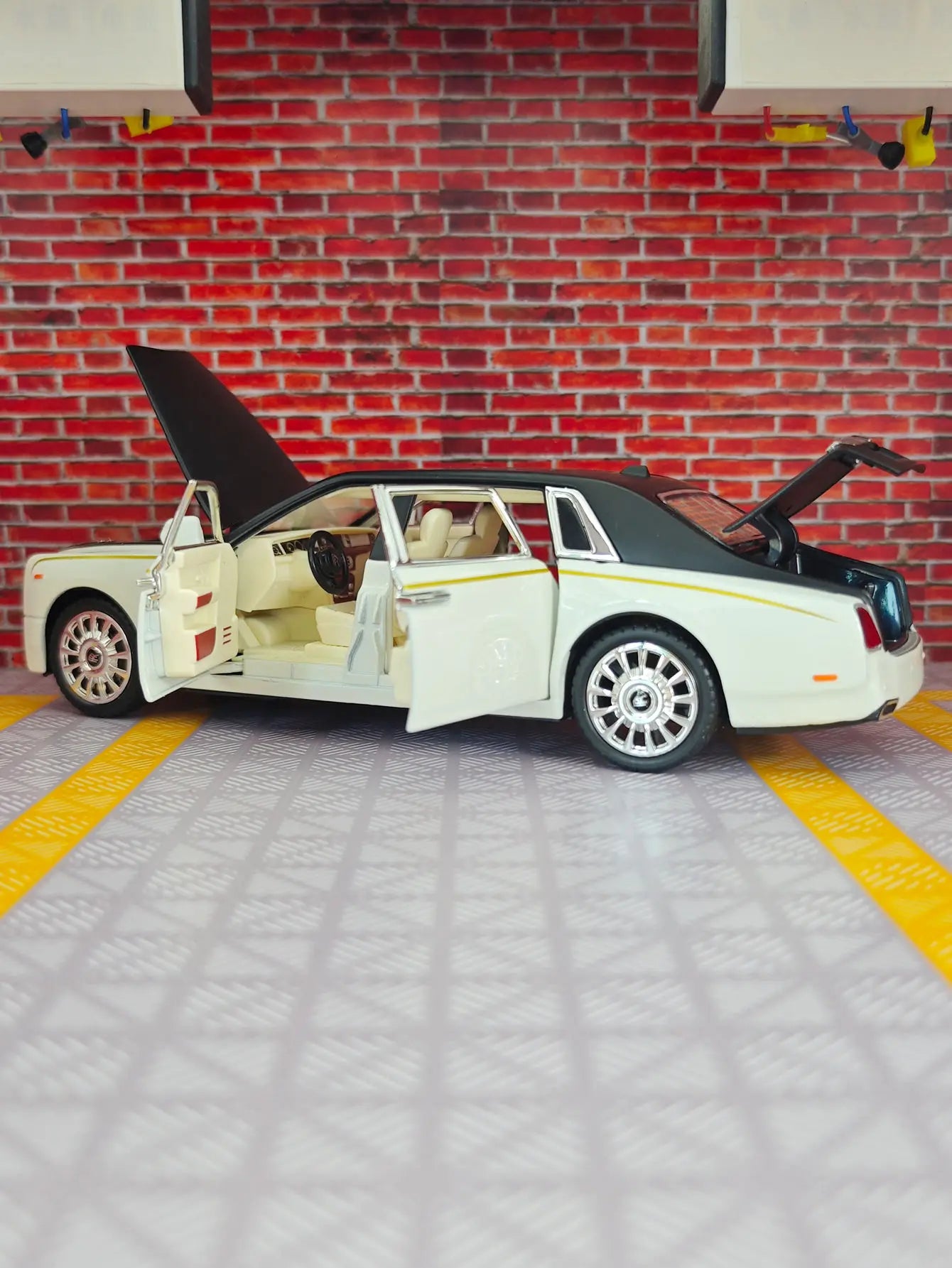 1:24 Rolls-Royce Phantom