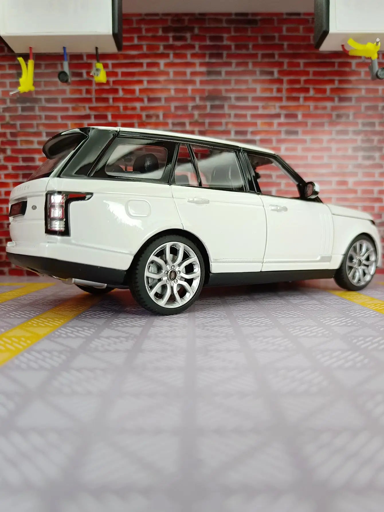 1:24 Land Rover Range Rover