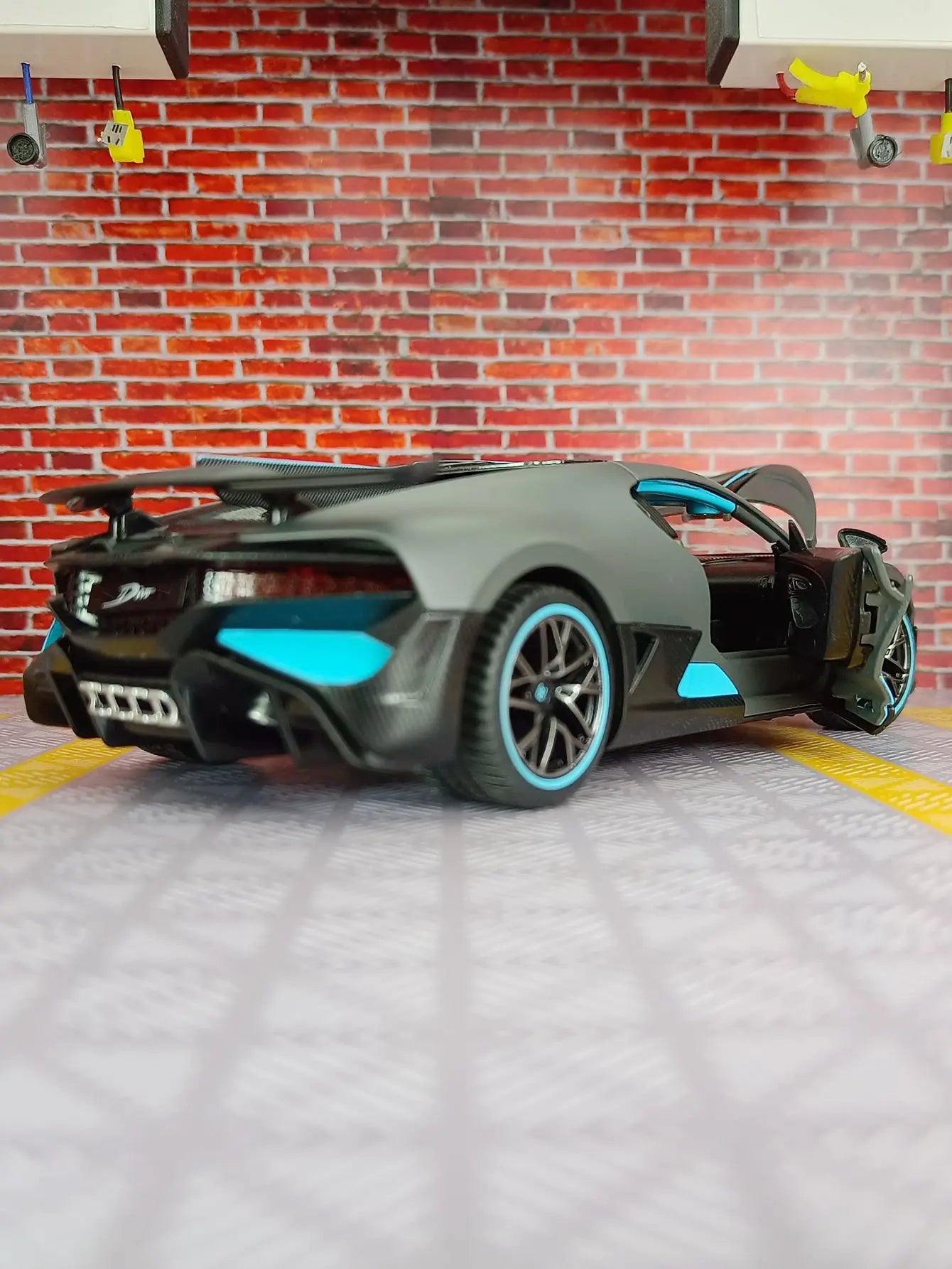 1:24 Bugatti Divo