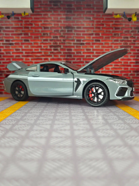 BMW M8 1:24