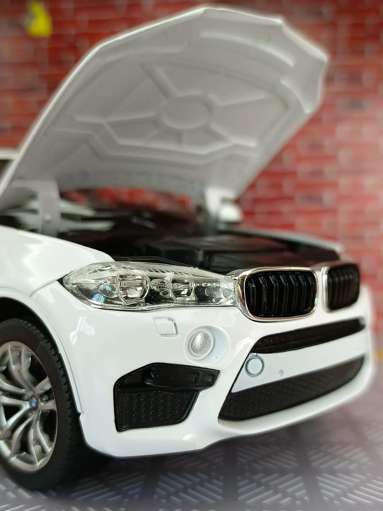 BMW X6M 1:24