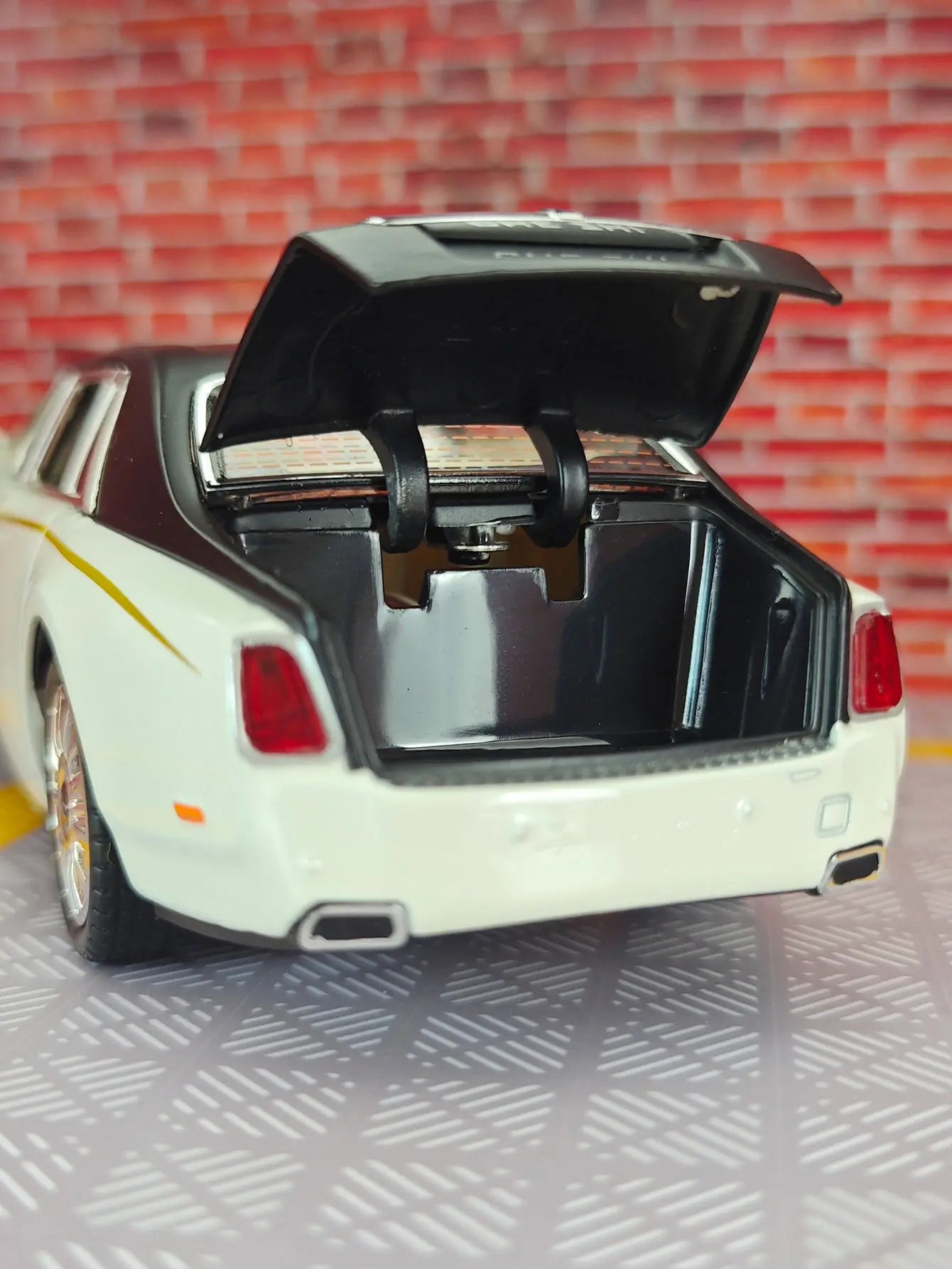 1:24 Rolls-Royce Phantom