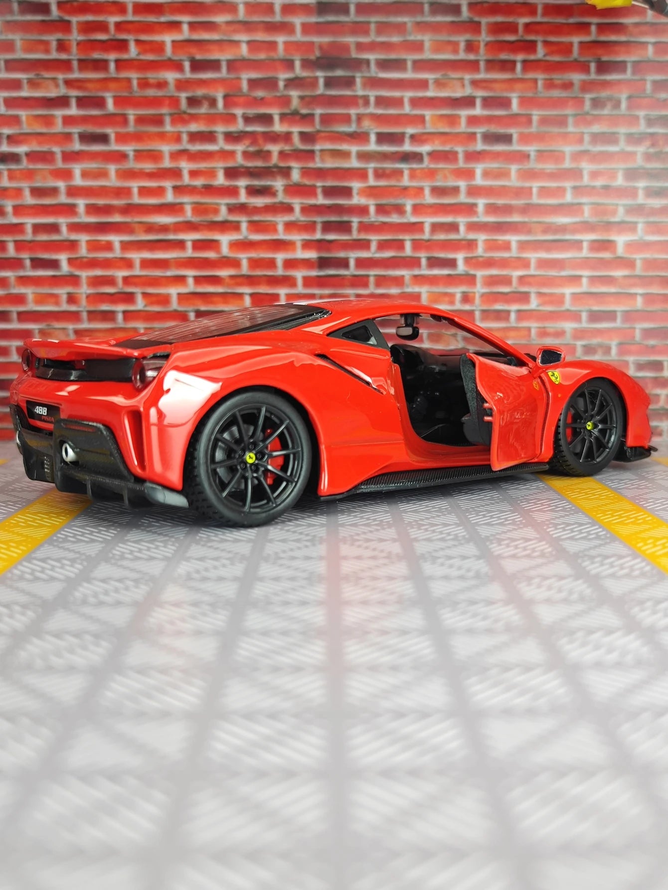 1:24 Ferrari 488 PISTA