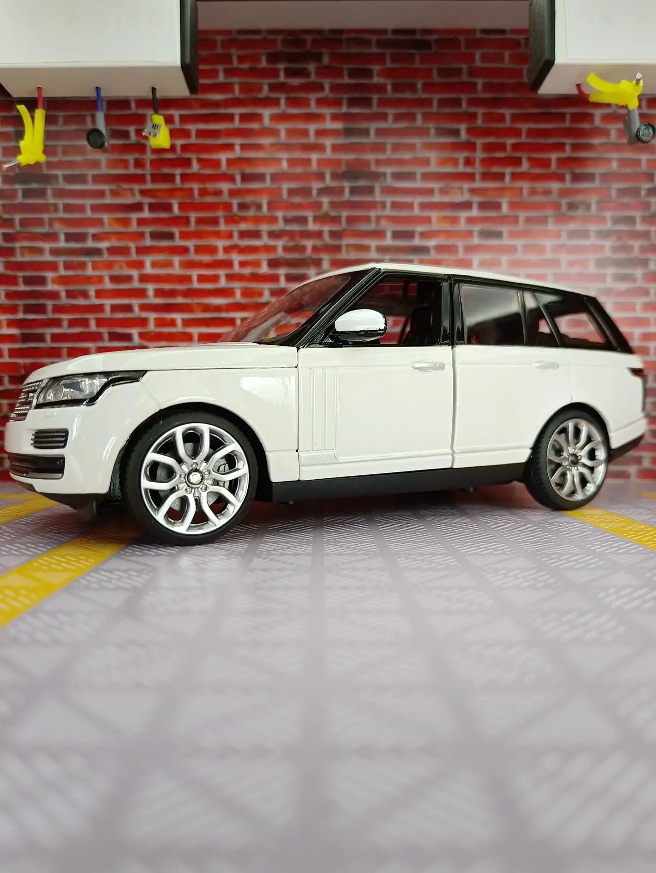 1:24 Land Rover Range Rover